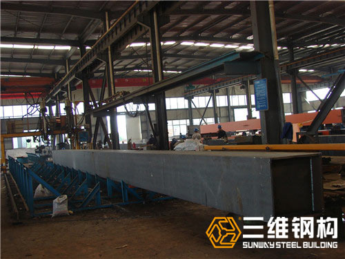 箱形柱加工--山东红桃国际钢结构公司