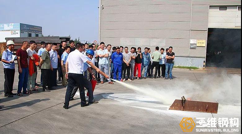 红桃国际钢结构公司使用灭火器灭火演习